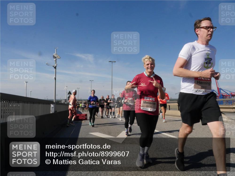 03.10.2025 - Köhlbrandbrückenlauf Matties Gatica Varas http://msf.ph/oto/8999607 03.10.2025 12:52:31 Position 2 5405, 6532 meine-sportfotos.de