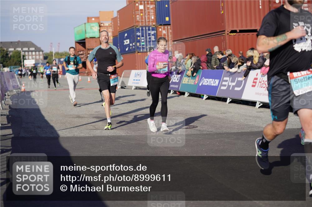 03.10.2025 - Köhlbrandbrückenlauf Michael Burmester http://msf.ph/oto/8999611 03.10.2025 10:04:08 Ziel 1056, 1245, 1533, 1543, 1702, 2732, 2791, 2798, 3067, 3766, 3830 meine-sportfotos.de