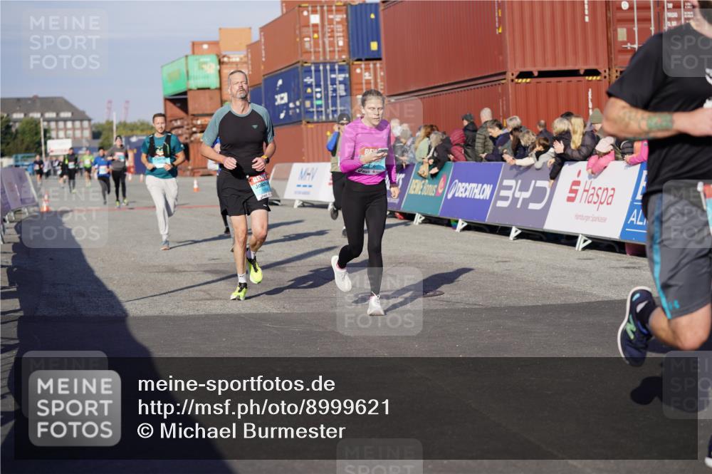 03.10.2025 - Köhlbrandbrückenlauf Michael Burmester http://msf.ph/oto/8999621 03.10.2025 10:04:08 Ziel 1056, 1245, 1533, 1543, 1702, 2732, 2791, 2798, 3067, 3766, 3830 meine-sportfotos.de