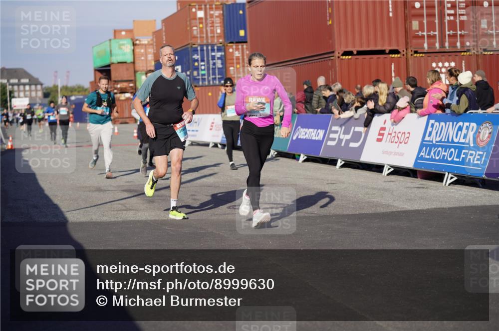 03.10.2025 - Köhlbrandbrückenlauf Michael Burmester http://msf.ph/oto/8999630 03.10.2025 10:04:08 Ziel 1056, 1245, 1533, 1543, 1702, 2732, 2791, 2798, 3067, 3766, 3830 meine-sportfotos.de