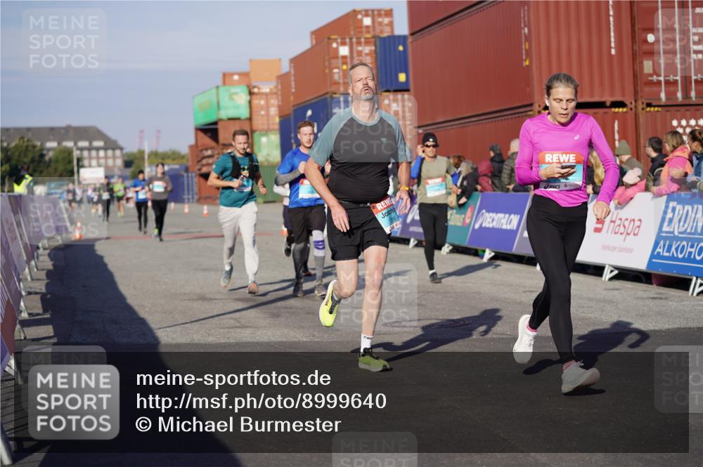 03.10.2025 - Köhlbrandbrückenlauf Michael Burmester http://msf.ph/oto/8999640 03.10.2025 10:04:09 Ziel 1056, 1245, 1533, 1702, 2323, 2791, 2798, 3067, 3766, 3830 meine-sportfotos.de