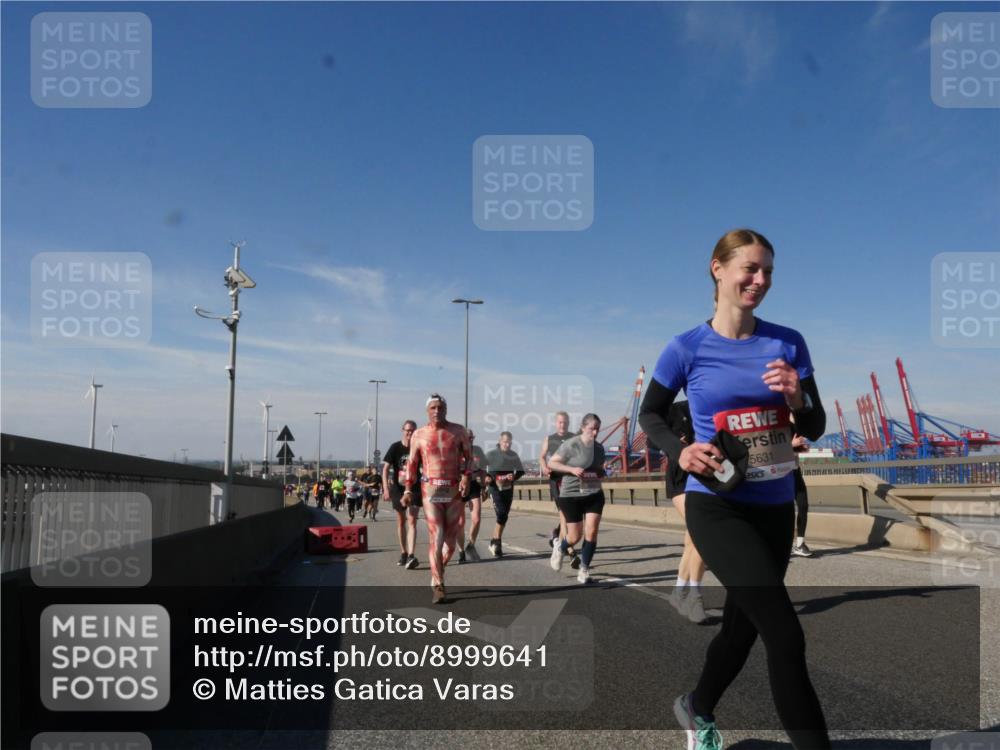 03.10.2025 - Köhlbrandbrückenlauf Matties Gatica Varas http://msf.ph/oto/8999641 03.10.2025 12:52:34 Position 2 5631 meine-sportfotos.de