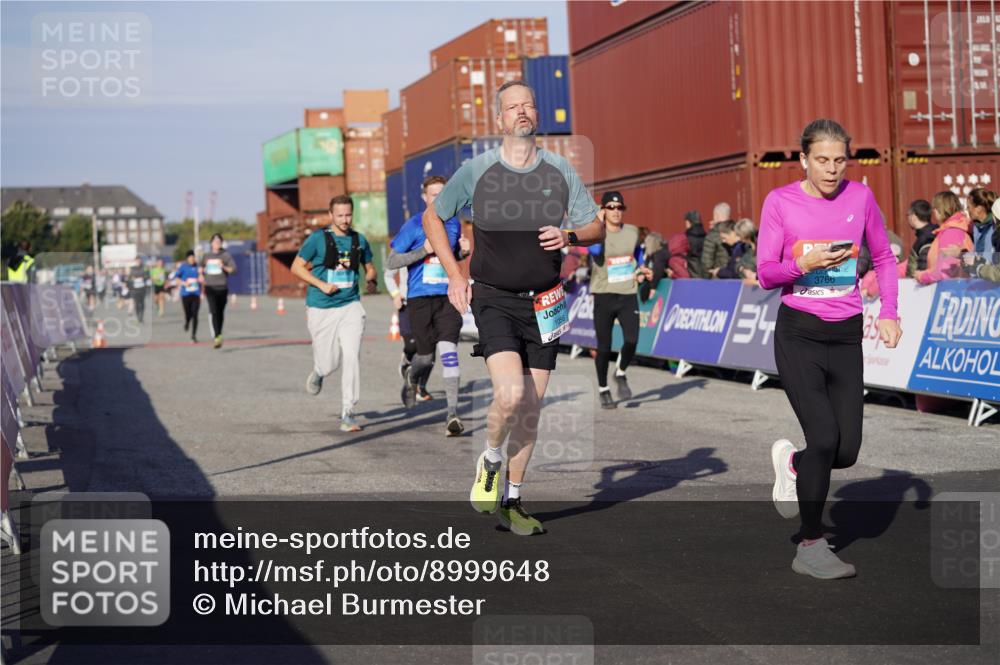 03.10.2025 - Köhlbrandbrückenlauf Michael Burmester http://msf.ph/oto/8999648 03.10.2025 10:04:09 Ziel 1056, 1245, 1533, 1702, 2323, 2791, 2798, 3067, 3766, 3830 meine-sportfotos.de