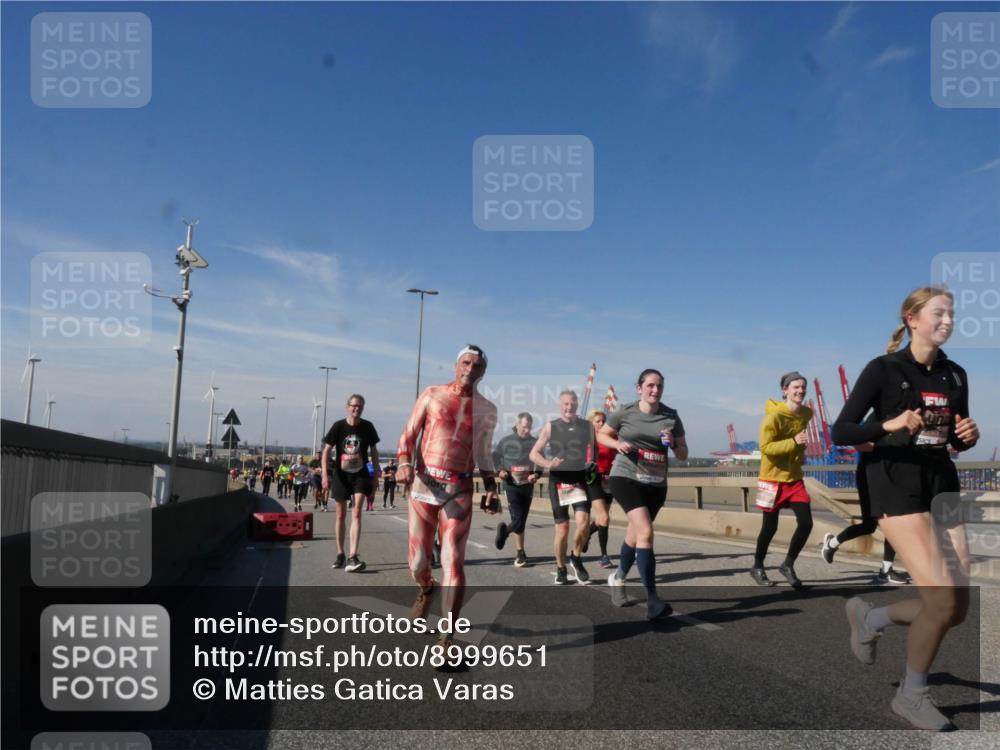 03.10.2025 - Köhlbrandbrückenlauf Matties Gatica Varas http://msf.ph/oto/8999651 03.10.2025 12:52:35 Position 2  meine-sportfotos.de