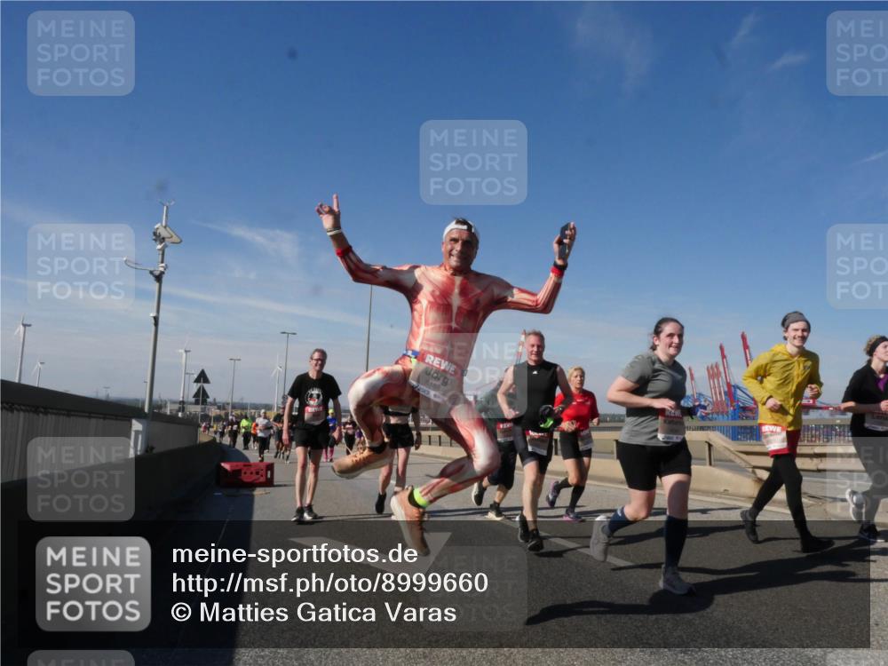03.10.2025 - Köhlbrandbrückenlauf Matties Gatica Varas http://msf.ph/oto/8999660 03.10.2025 12:52:35 Position 2 6188 meine-sportfotos.de