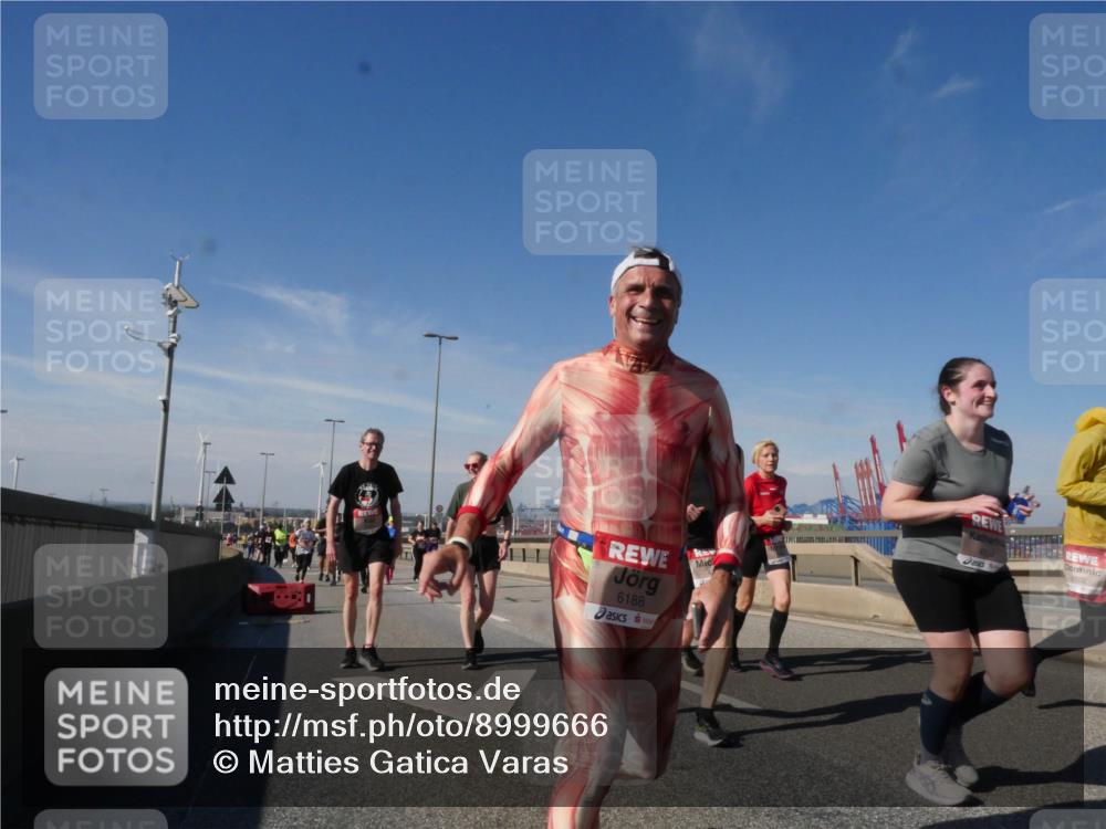 03.10.2025 - Köhlbrandbrückenlauf Matties Gatica Varas http://msf.ph/oto/8999666 03.10.2025 12:52:36 Position 2 6188, 5122 meine-sportfotos.de
