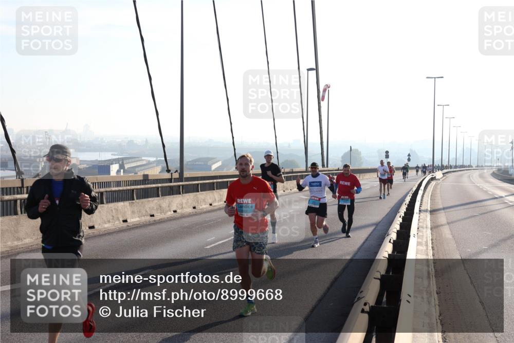 03.10.2025 - Köhlbrandbrückenlauf Julia Fischer http://msf.ph/oto/8999668 03.10.2025 09:18:26 Position 1 2402 meine-sportfotos.de