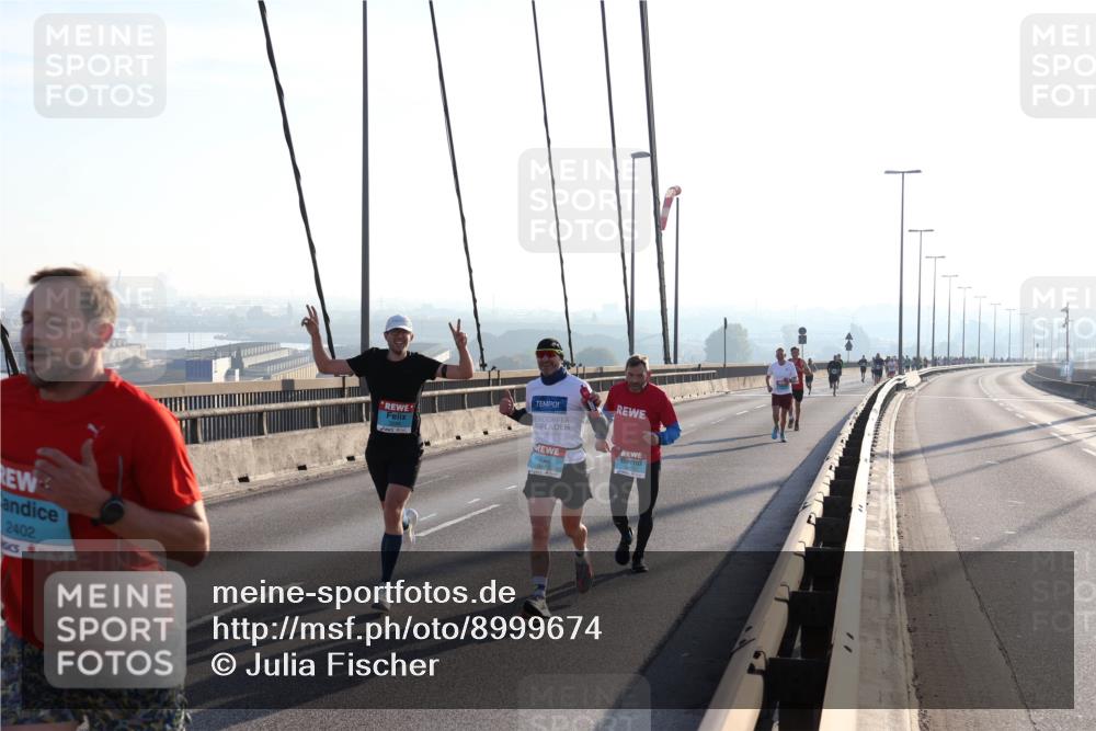 03.10.2025 - Köhlbrandbrückenlauf Julia Fischer http://msf.ph/oto/8999674 03.10.2025 09:18:27 Position 1 2402 meine-sportfotos.de