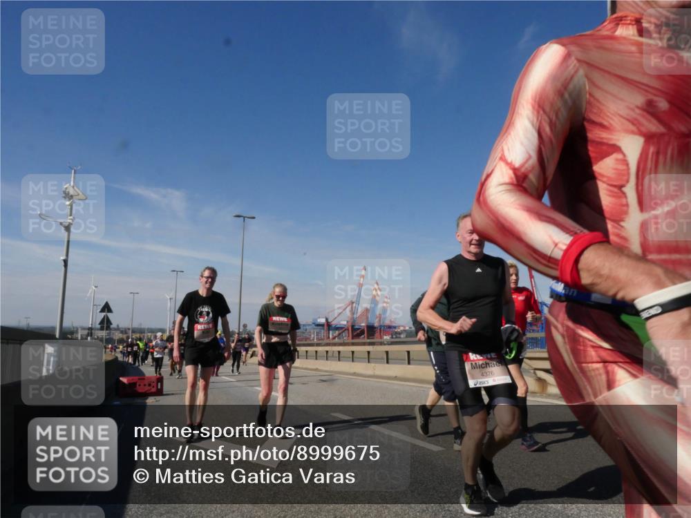 03.10.2025 - Köhlbrandbrückenlauf Matties Gatica Varas http://msf.ph/oto/8999675 03.10.2025 12:52:36 Position 2 4376 meine-sportfotos.de