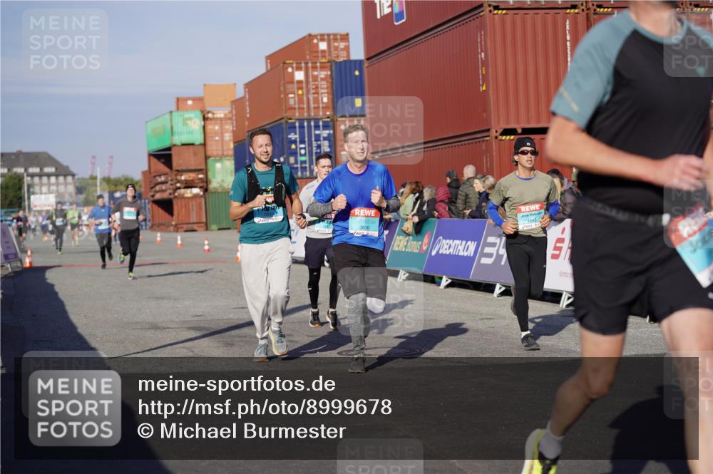 03.10.2025 - Köhlbrandbrückenlauf Michael Burmester http://msf.ph/oto/8999678 03.10.2025 10:04:10 Ziel 1056, 1245, 1533, 1702, 2323, 2791, 3067, 3766, 3830 meine-sportfotos.de