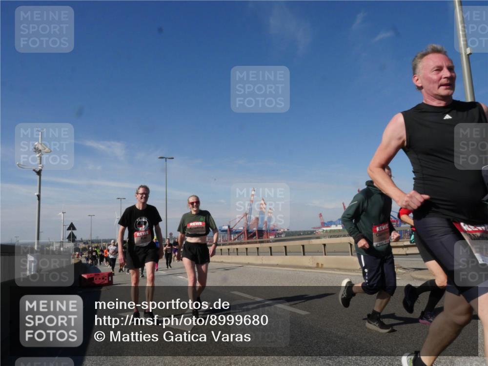 03.10.2025 - Köhlbrandbrückenlauf Matties Gatica Varas http://msf.ph/oto/8999680 03.10.2025 12:52:37 Position 2 1376 meine-sportfotos.de