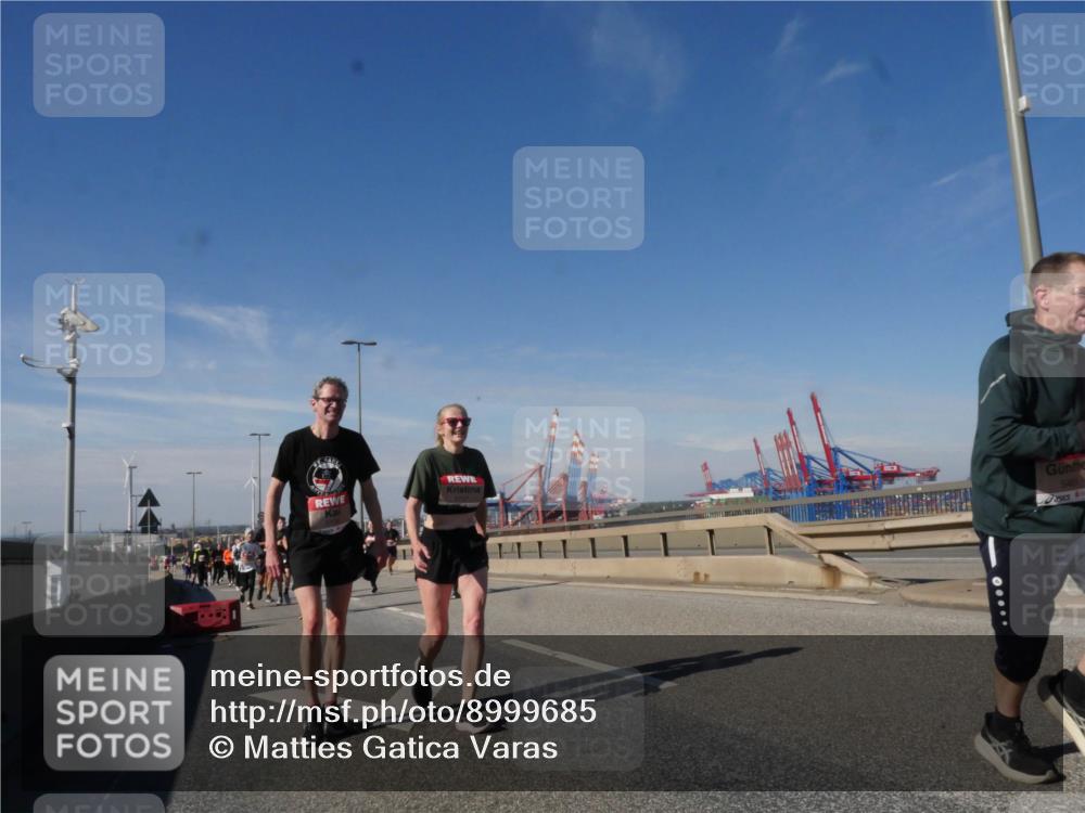 03.10.2025 - Köhlbrandbrückenlauf Matties Gatica Varas http://msf.ph/oto/8999685 03.10.2025 12:52:37 Position 2 5481 meine-sportfotos.de