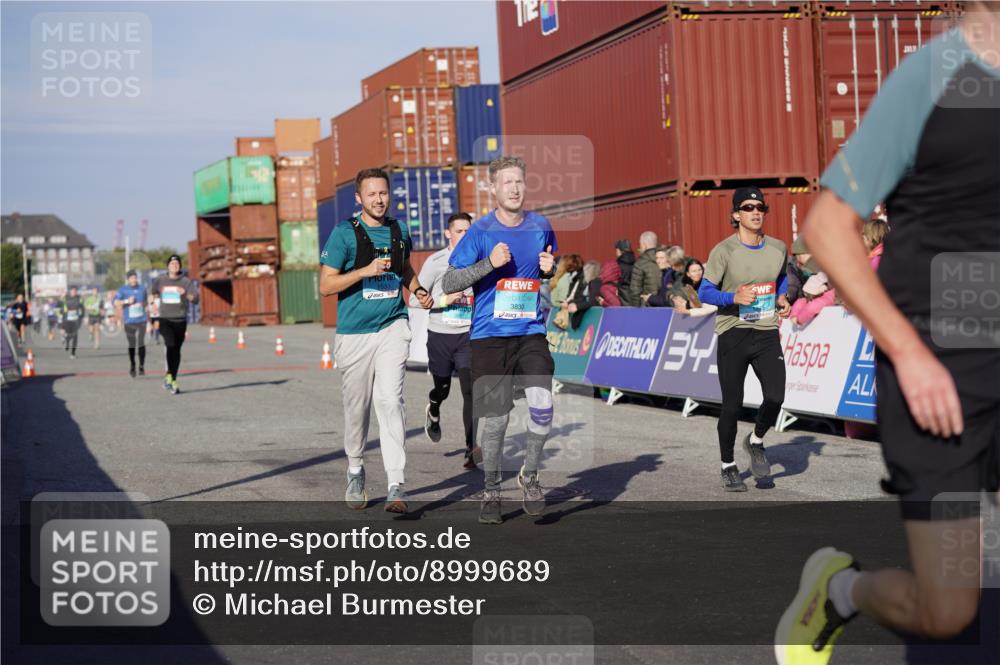 03.10.2025 - Köhlbrandbrückenlauf Michael Burmester http://msf.ph/oto/8999689 03.10.2025 10:04:10 Ziel 1056, 1245, 1533, 1702, 2323, 2791, 3067, 3766, 3830 meine-sportfotos.de