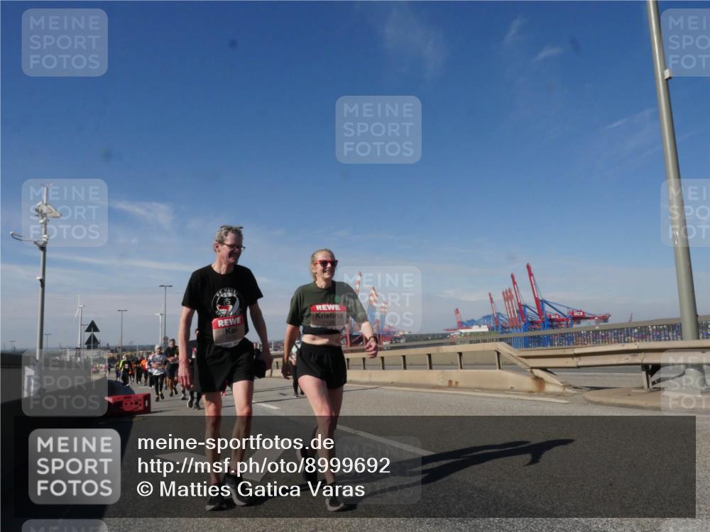 03.10.2025 - Köhlbrandbrückenlauf Matties Gatica Varas http://msf.ph/oto/8999692 03.10.2025 12:52:38 Position 2  meine-sportfotos.de
