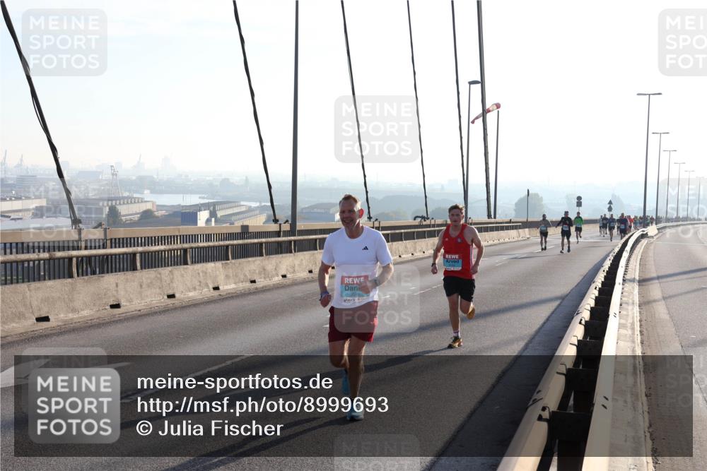 03.10.2025 - Köhlbrandbrückenlauf Julia Fischer http://msf.ph/oto/8999693 03.10.2025 09:18:34 Position 1  meine-sportfotos.de
