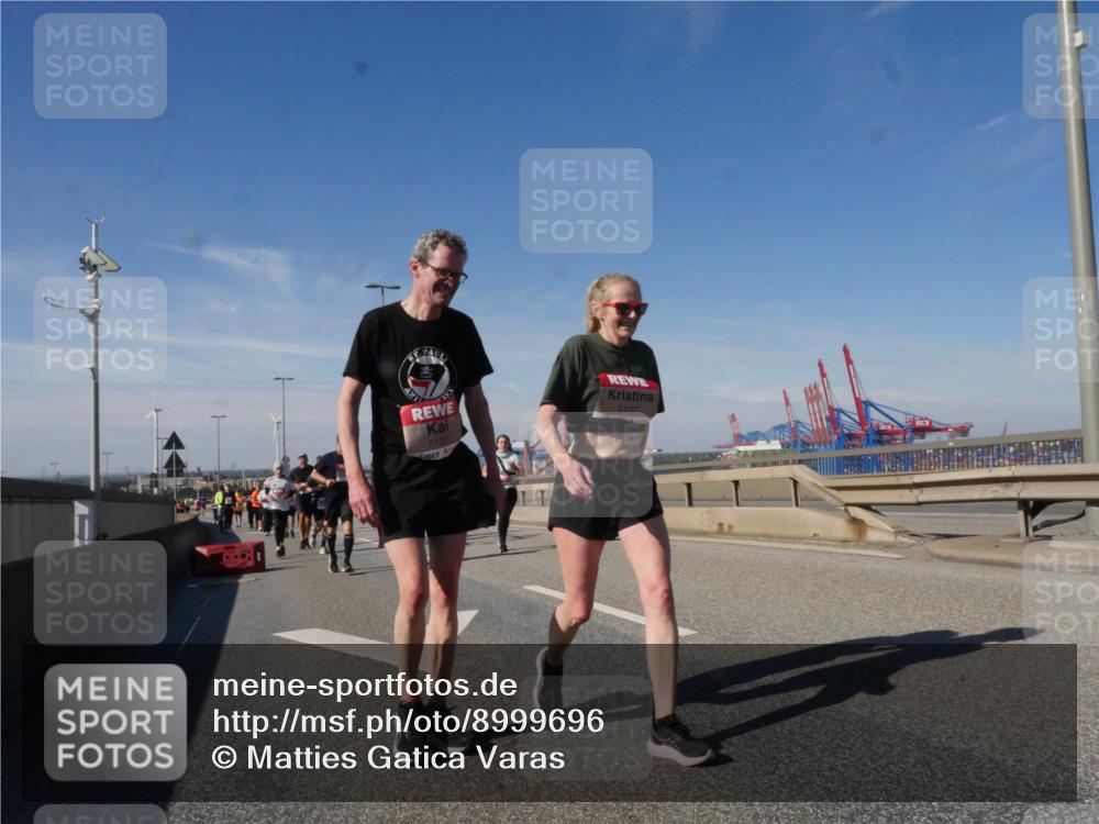 03.10.2025 - Köhlbrandbrückenlauf Matties Gatica Varas http://msf.ph/oto/8999696 03.10.2025 12:52:38 Position 2 153, 5172, 5137 meine-sportfotos.de