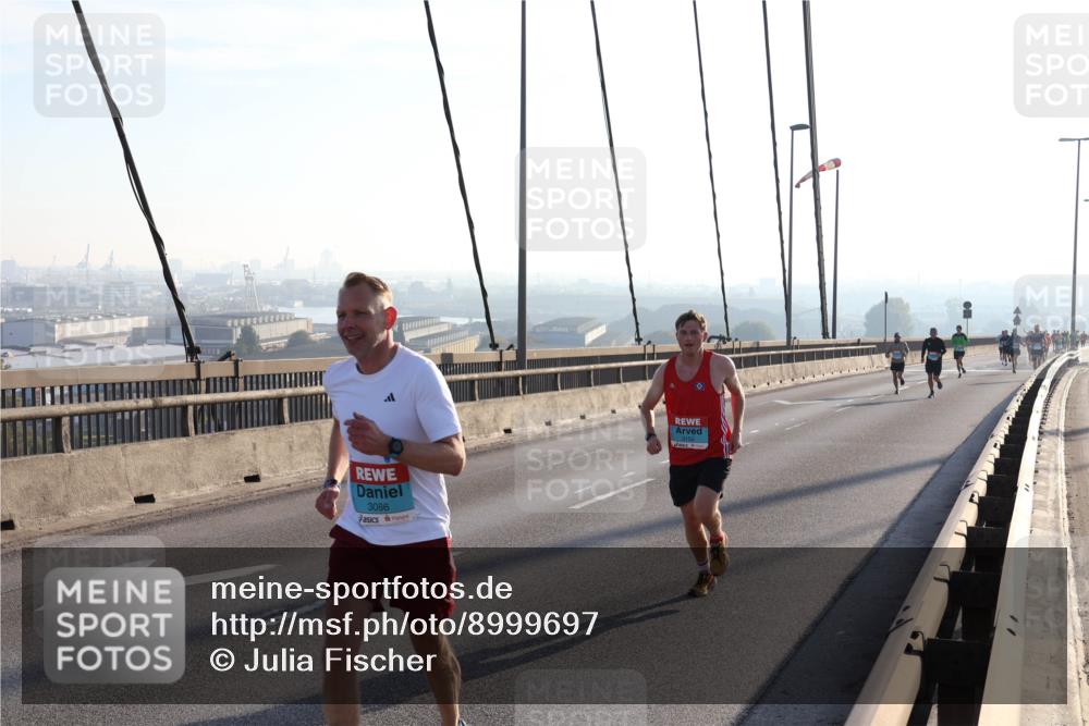 03.10.2025 - Köhlbrandbrückenlauf Julia Fischer http://msf.ph/oto/8999697 03.10.2025 09:18:34 Position 1 3086 meine-sportfotos.de