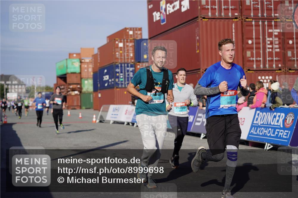 03.10.2025 - Köhlbrandbrückenlauf Michael Burmester http://msf.ph/oto/8999698 03.10.2025 10:04:11 Ziel 1056, 1245, 1370, 1533, 1702, 2323, 2791, 3067, 3766, 3830 meine-sportfotos.de