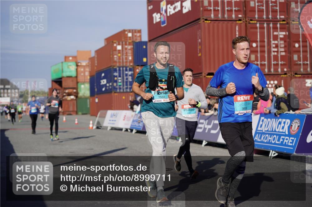 03.10.2025 - Köhlbrandbrückenlauf Michael Burmester http://msf.ph/oto/8999711 03.10.2025 10:04:11 Ziel 1056, 1245, 1370, 1533, 1702, 2323, 2791, 3067, 3766, 3830 meine-sportfotos.de