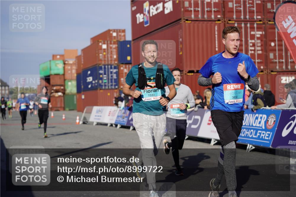 03.10.2025 - Köhlbrandbrückenlauf Michael Burmester http://msf.ph/oto/8999722 03.10.2025 10:04:11 Ziel 1056, 1245, 1370, 1533, 1702, 2323, 2791, 3067, 3766, 3830 meine-sportfotos.de
