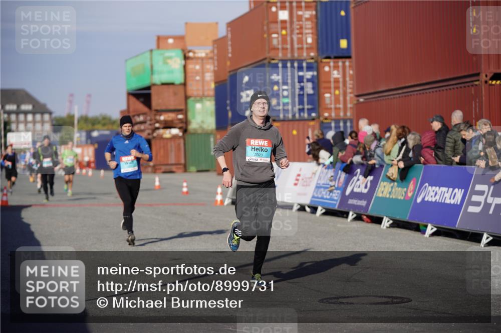 03.10.2025 - Köhlbrandbrückenlauf Michael Burmester http://msf.ph/oto/8999731 03.10.2025 10:04:14 Ziel 1056, 1245, 1370, 1533, 2323, 3067, 3830 meine-sportfotos.de