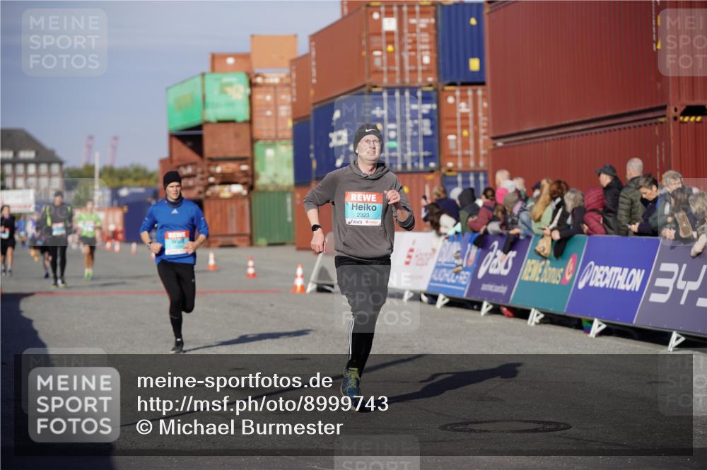 03.10.2025 - Köhlbrandbrückenlauf Michael Burmester http://msf.ph/oto/8999743 03.10.2025 10:04:14 Ziel 1056, 1245, 1370, 1533, 2323, 3067, 3830 meine-sportfotos.de