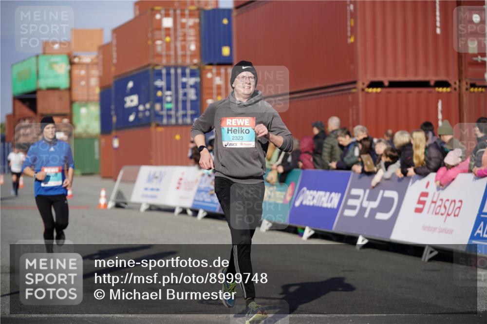 03.10.2025 - Köhlbrandbrückenlauf Michael Burmester http://msf.ph/oto/8999748 03.10.2025 10:04:14 Ziel 1056, 1245, 1370, 1533, 2323, 3067, 3830 meine-sportfotos.de