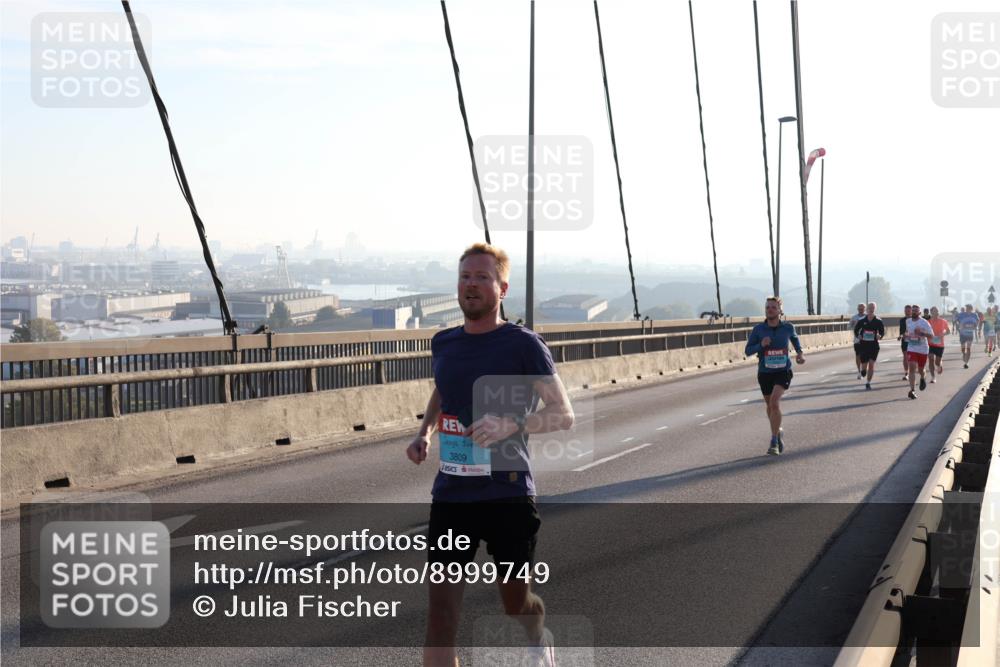03.10.2025 - Köhlbrandbrückenlauf Julia Fischer http://msf.ph/oto/8999749 03.10.2025 09:18:48 Position 1 3809 meine-sportfotos.de