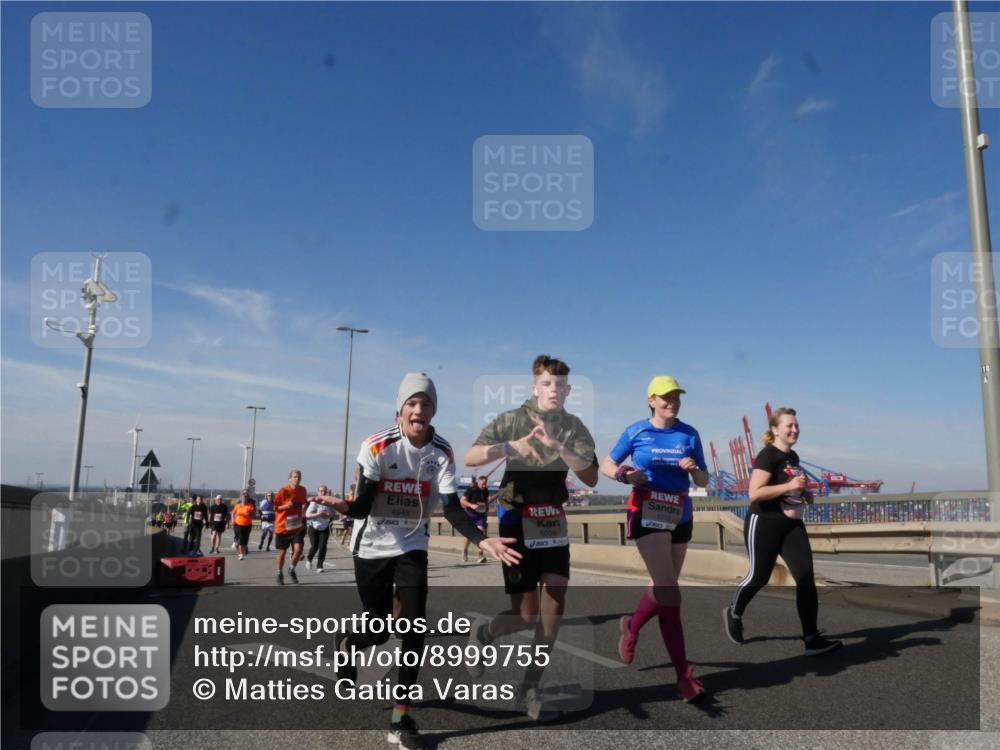 03.10.2025 - Köhlbrandbrückenlauf Matties Gatica Varas http://msf.ph/oto/8999755 03.10.2025 12:52:43 Position 2 4945, 5056 meine-sportfotos.de