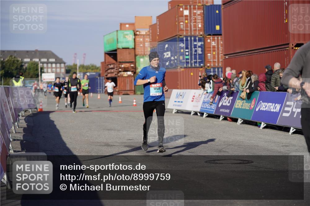 03.10.2025 - Köhlbrandbrückenlauf Michael Burmester http://msf.ph/oto/8999759 03.10.2025 10:04:15 Ziel 1245, 1370, 1533, 2323, 3067, 3830 meine-sportfotos.de