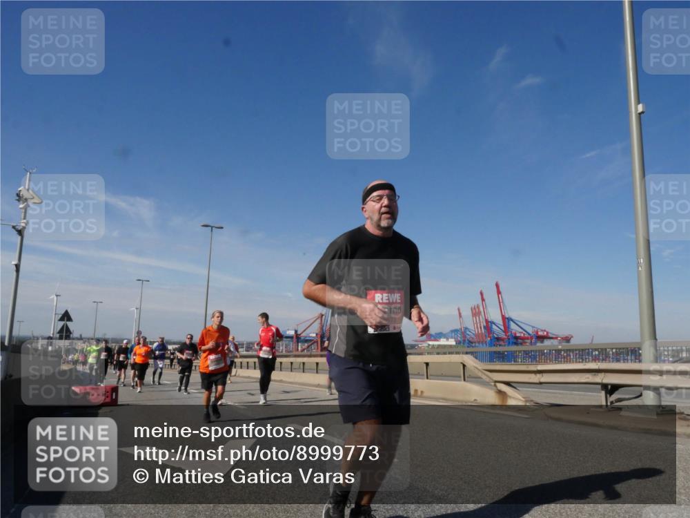 03.10.2025 - Köhlbrandbrückenlauf Matties Gatica Varas http://msf.ph/oto/8999773 03.10.2025 12:52:44 Position 2 73 meine-sportfotos.de