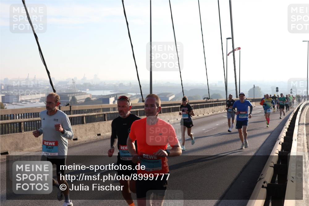 03.10.2025 - Köhlbrandbrückenlauf Julia Fischer http://msf.ph/oto/8999777 03.10.2025 09:18:56 Position 1 3267, 3269, 1012 meine-sportfotos.de