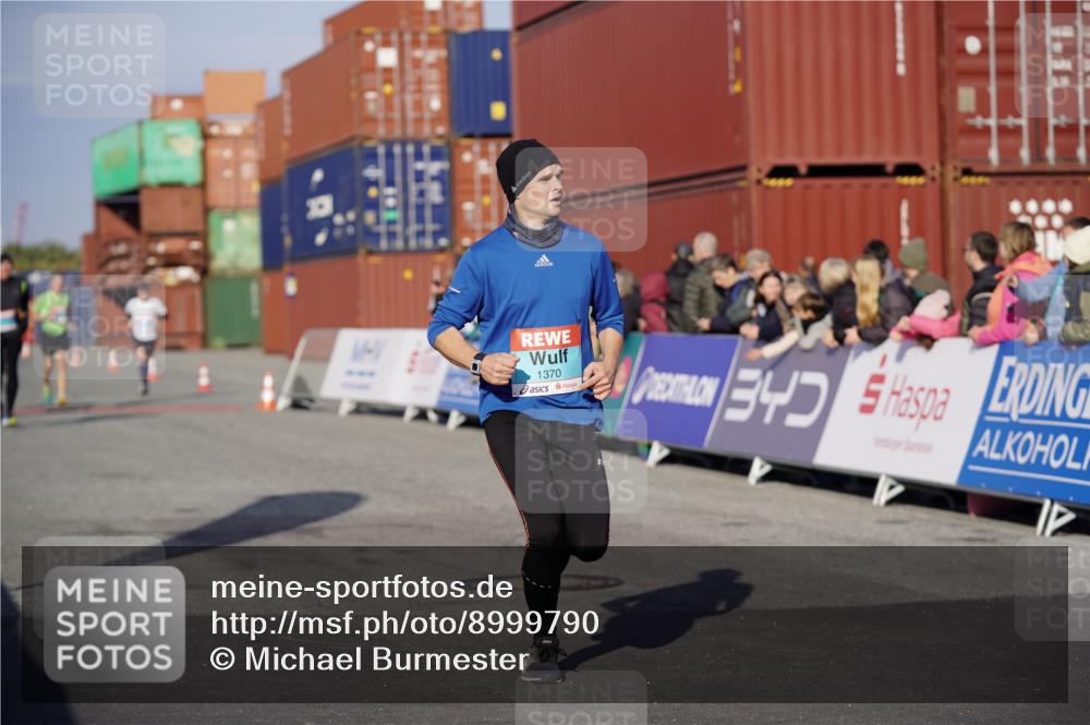 03.10.2025 - Köhlbrandbrückenlauf Michael Burmester http://msf.ph/oto/8999790 03.10.2025 10:04:17 Ziel 1177, 1245, 1370, 2323, 3067, 3301 meine-sportfotos.de