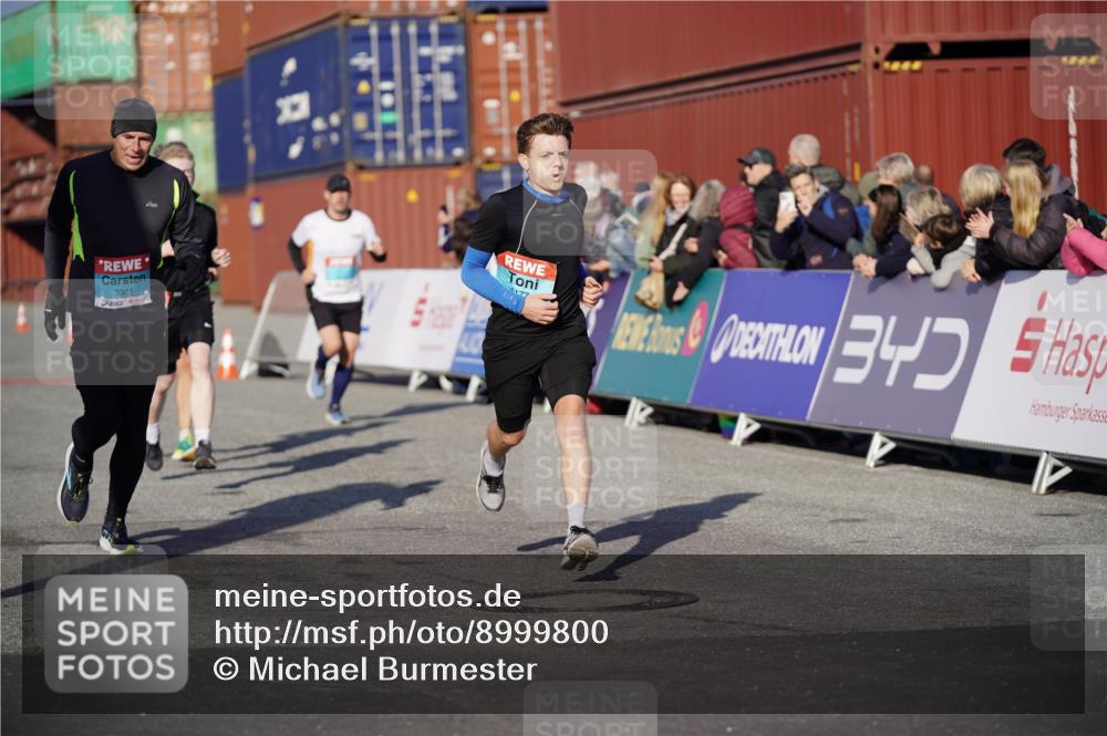 03.10.2025 - Köhlbrandbrückenlauf Michael Burmester http://msf.ph/oto/8999800 03.10.2025 10:04:21 Ziel 1080, 1177, 1370, 2323, 3301, 3516, 3791 meine-sportfotos.de