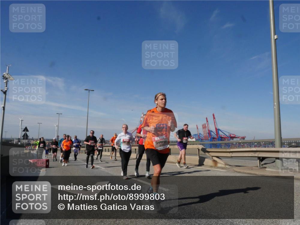 03.10.2025 - Köhlbrandbrückenlauf Matties Gatica Varas http://msf.ph/oto/8999803 03.10.2025 12:52:47 Position 2 4553 meine-sportfotos.de