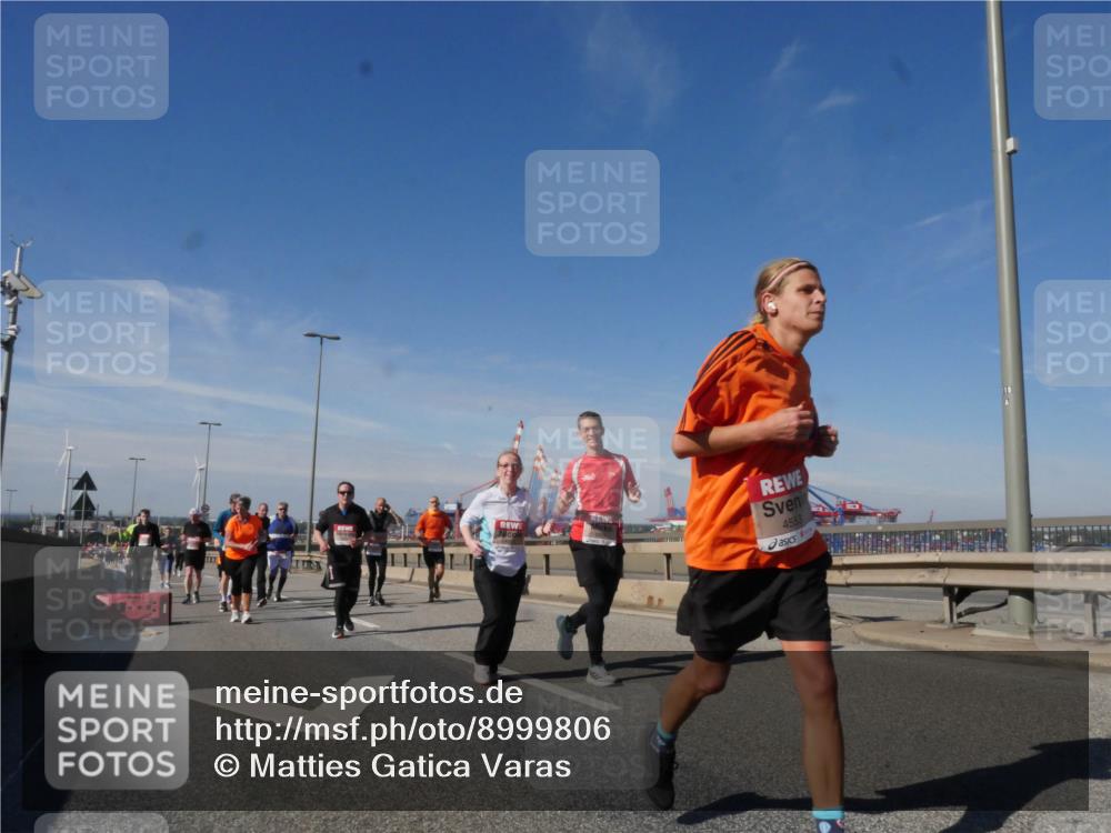 03.10.2025 - Köhlbrandbrückenlauf Matties Gatica Varas http://msf.ph/oto/8999806 03.10.2025 12:52:47 Position 2 4553 meine-sportfotos.de
