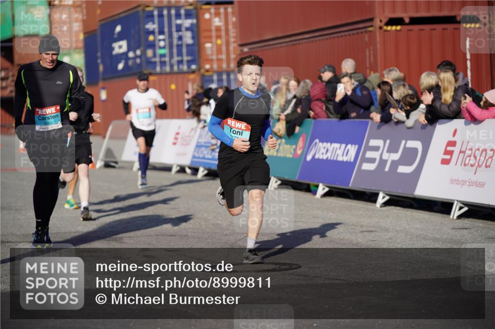 03.10.2025 - Köhlbrandbrückenlauf Michael Burmester http://msf.ph/oto/8999811 03.10.2025 10:04:21 Ziel 1080, 1177, 1370, 2323, 3301, 3516, 3791 meine-sportfotos.de