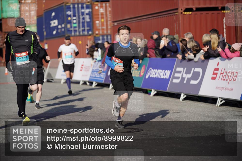 03.10.2025 - Köhlbrandbrückenlauf Michael Burmester http://msf.ph/oto/8999822 03.10.2025 10:04:21 Ziel 1080, 1177, 1370, 2323, 3301, 3516, 3791 meine-sportfotos.de