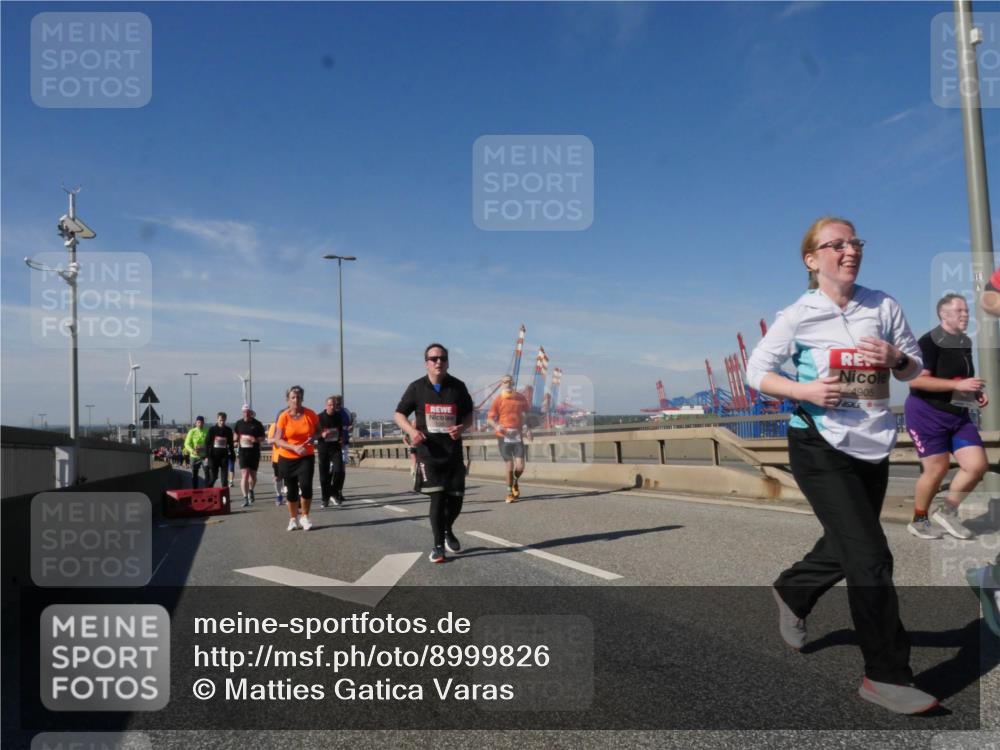 03.10.2025 - Köhlbrandbrückenlauf Matties Gatica Varas http://msf.ph/oto/8999826 03.10.2025 12:52:48 Position 2 4905 meine-sportfotos.de