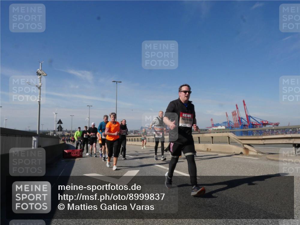 03.10.2025 - Köhlbrandbrückenlauf Matties Gatica Varas http://msf.ph/oto/8999837 03.10.2025 12:52:49 Position 2 5361 meine-sportfotos.de