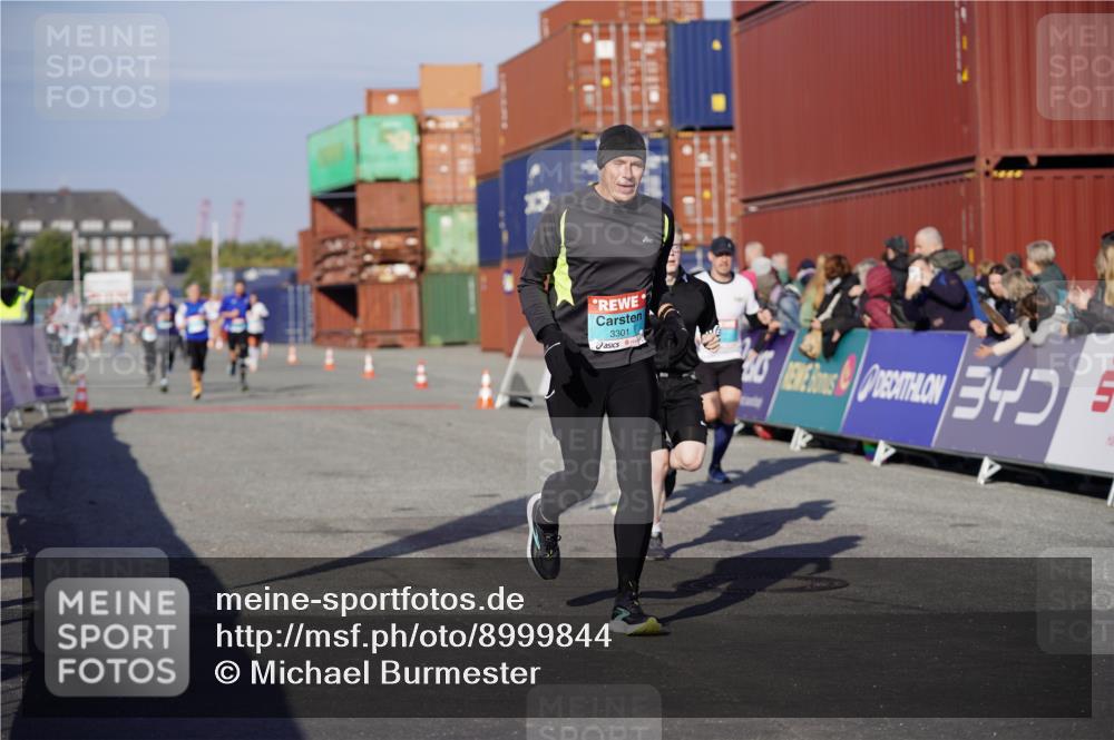 03.10.2025 - Köhlbrandbrückenlauf Michael Burmester http://msf.ph/oto/8999844 03.10.2025 10:04:22 Ziel 1080, 1177, 1370, 3301, 3516, 3791 meine-sportfotos.de
