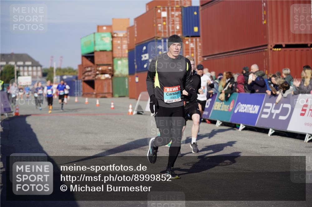 03.10.2025 - Köhlbrandbrückenlauf Michael Burmester http://msf.ph/oto/8999852 03.10.2025 10:04:23 Ziel 1080, 1177, 1370, 3301, 3516, 3791 meine-sportfotos.de