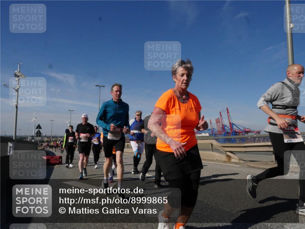 03.10.2025 - Köhlbrandbrückenlauf Matties Gatica Varas http://msf.ph/oto/8999865 03.10.2025 12:52:52 Position 2 6119 meine-sportfotos.de