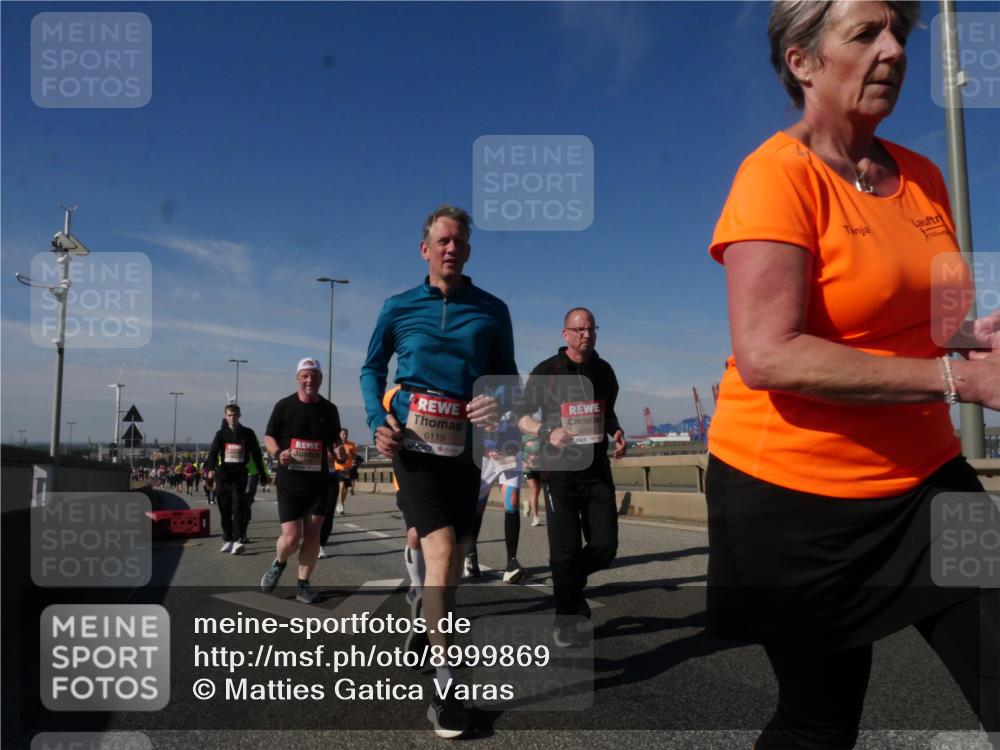 03.10.2025 - Köhlbrandbrückenlauf Matties Gatica Varas http://msf.ph/oto/8999869 03.10.2025 12:52:52 Position 2 6119, 4903 meine-sportfotos.de