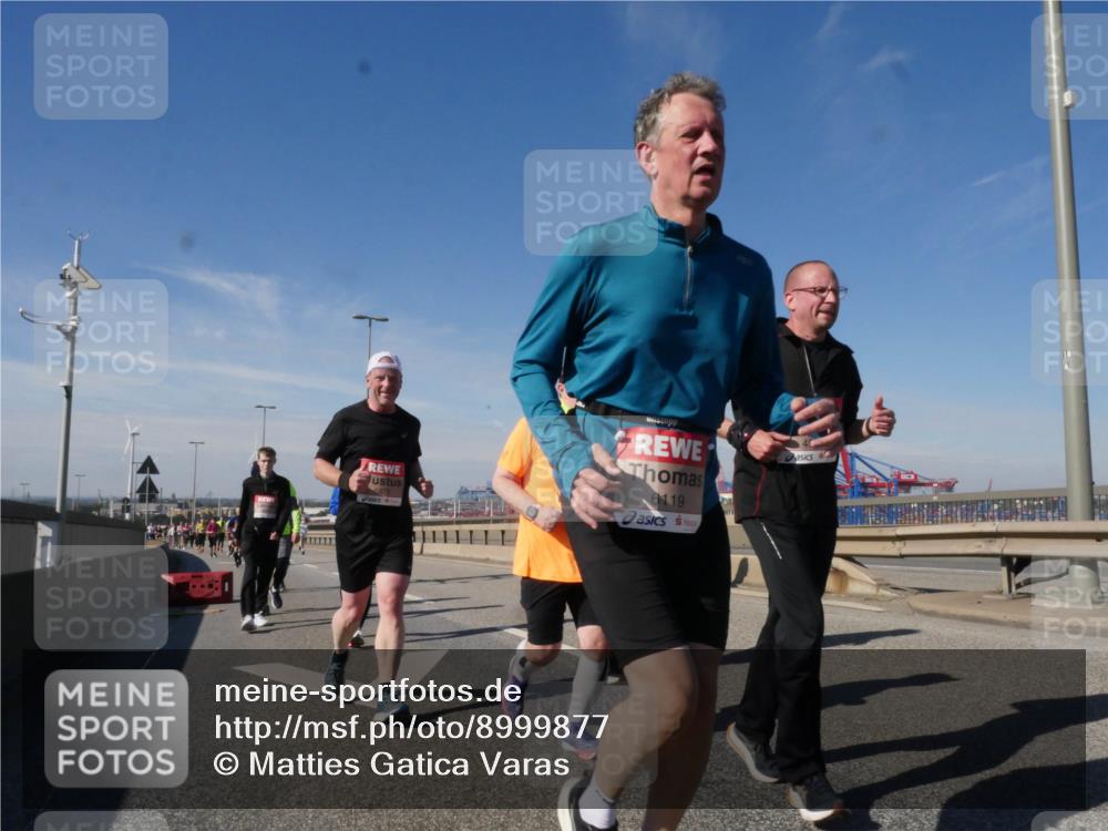 03.10.2025 - Köhlbrandbrückenlauf Matties Gatica Varas http://msf.ph/oto/8999877 03.10.2025 12:52:53 Position 2 5675, 6119, 118 meine-sportfotos.de