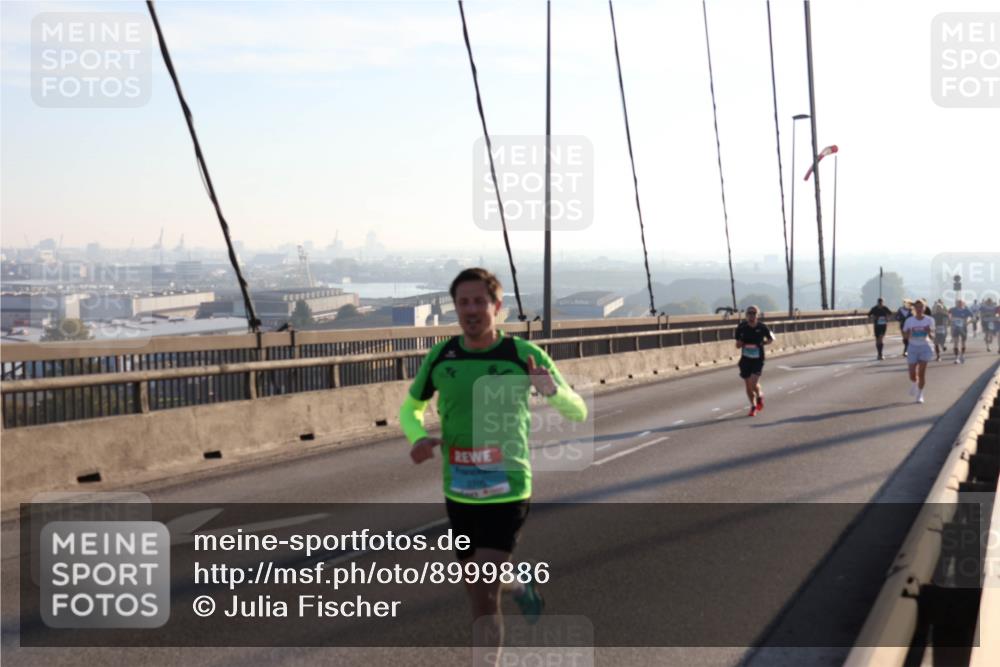 03.10.2025 - Köhlbrandbrückenlauf Julia Fischer http://msf.ph/oto/8999886 03.10.2025 09:19:17 Position 1  meine-sportfotos.de