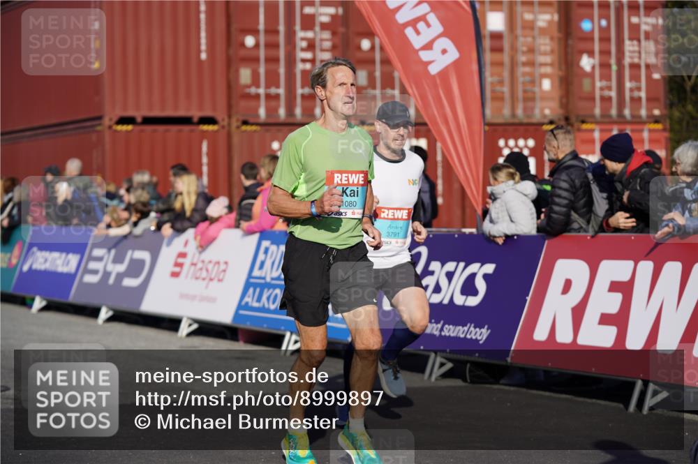 03.10.2025 - Köhlbrandbrückenlauf Michael Burmester http://msf.ph/oto/8999897 03.10.2025 10:04:25 Ziel 1025, 1080, 1177, 3301, 3516, 3791 meine-sportfotos.de