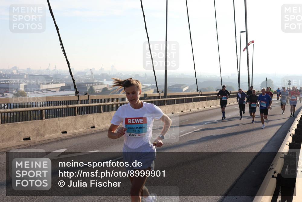 03.10.2025 - Köhlbrandbrückenlauf Julia Fischer http://msf.ph/oto/8999901 03.10.2025 09:19:23 Position 1 3715 meine-sportfotos.de