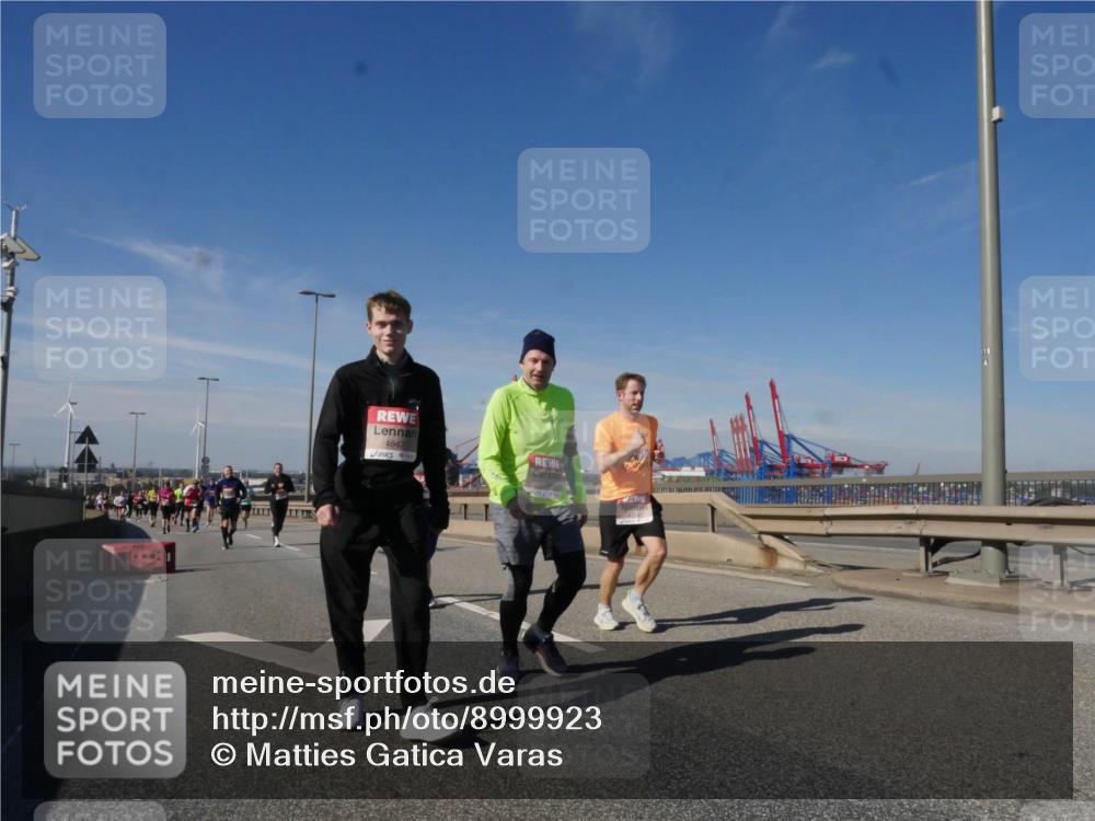 03.10.2025 - Köhlbrandbrückenlauf Matties Gatica Varas http://msf.ph/oto/8999923 03.10.2025 12:52:56 Position 2 4647 meine-sportfotos.de
