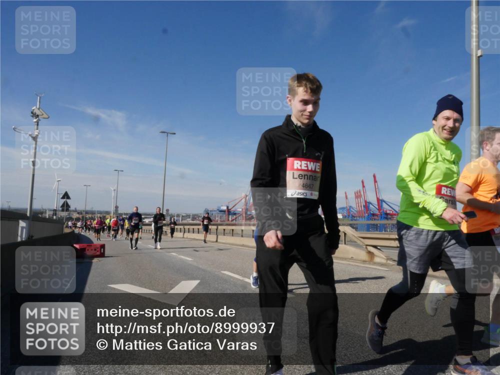 03.10.2025 - Köhlbrandbrückenlauf Matties Gatica Varas http://msf.ph/oto/8999937 03.10.2025 12:52:57 Position 2 4647 meine-sportfotos.de